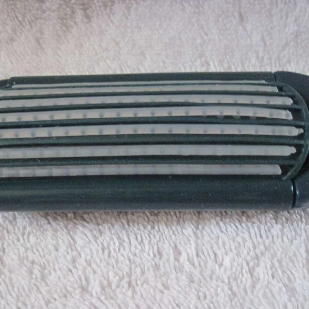 Goody Compact Collapsible Pocket Travel Purse Brush Old Style Pop Open Case 2004